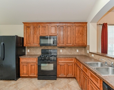 2106 Castle Gardens Lane - Photo Thumbnail 14