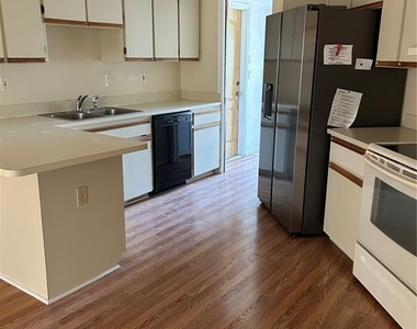 5482 Mariner Boulevard - Photo Thumbnail 3