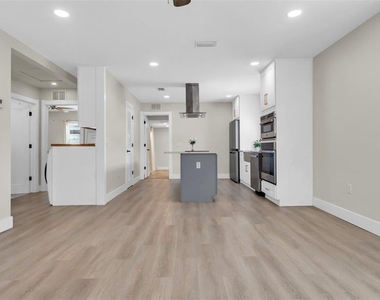2906 W Nassau Street - Photo Thumbnail 7