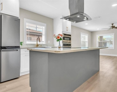 2906 W Nassau Street - Photo Thumbnail 9