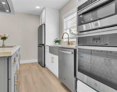 2906 W Nassau Street - Photo Thumbnail 8