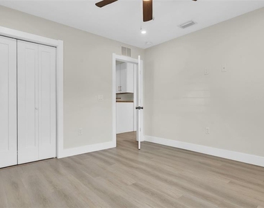 2906 W Nassau Street - Photo Thumbnail 12