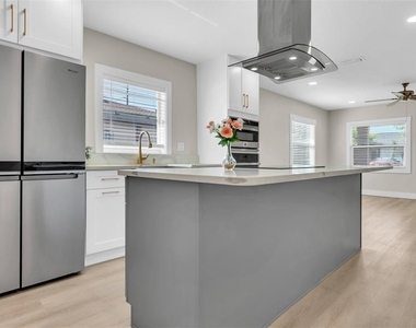 2906 W Nassau Street - Photo Thumbnail 4