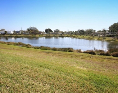 6843 40th Lane N - Photo Thumbnail 17