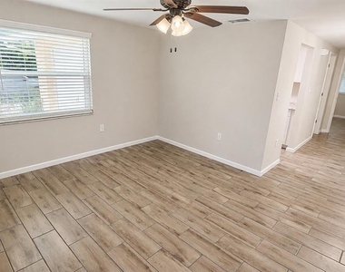 4913 Getner Street - Photo Thumbnail 5