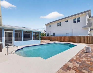 1674 34th Avenue N - Photo Thumbnail 30