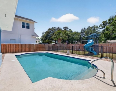 1674 34th Avenue N - Photo Thumbnail 29