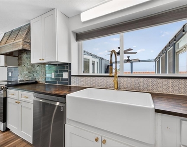 1674 34th Avenue N - Photo Thumbnail 13