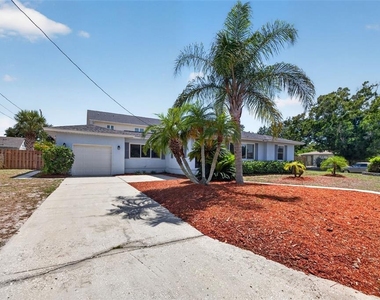 1674 34th Avenue N - Photo Thumbnail 3