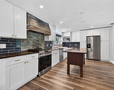 1674 34th Avenue N - Photo Thumbnail 11