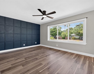 1674 34th Avenue N - Photo Thumbnail 8