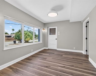 1674 34th Avenue N - Photo Thumbnail 14