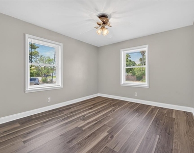 1674 34th Avenue N - Photo Thumbnail 22