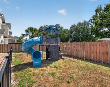 1674 34th Avenue N - Photo Thumbnail 28