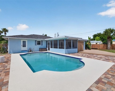 1674 34th Avenue N - Photo Thumbnail 26