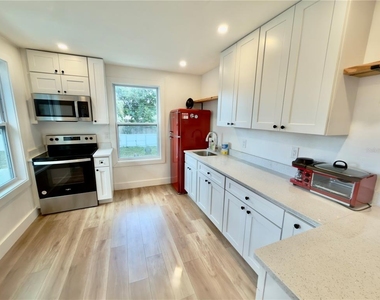 2238 Quincy Street S - Photo Thumbnail 6