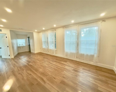 2238 Quincy Street S - Photo Thumbnail 2