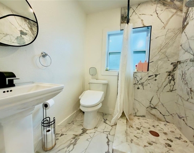 2238 Quincy Street S - Photo Thumbnail 8