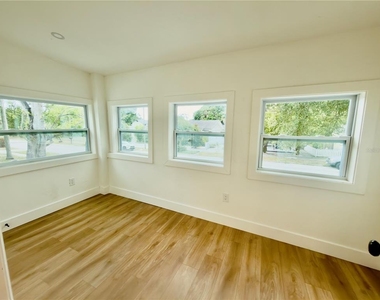 2238 Quincy Street S - Photo Thumbnail 11