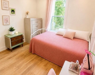 2238 Quincy Street S - Photo Thumbnail 10