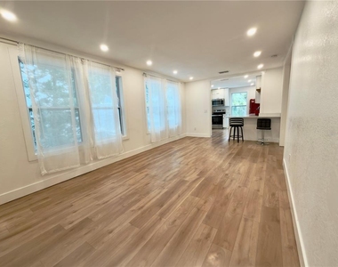 2238 Quincy Street S - Photo Thumbnail 4