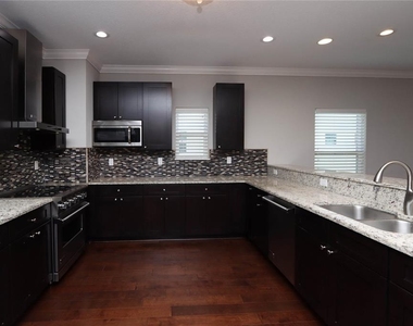 3617 Bay Heights Way - Photo Thumbnail 6