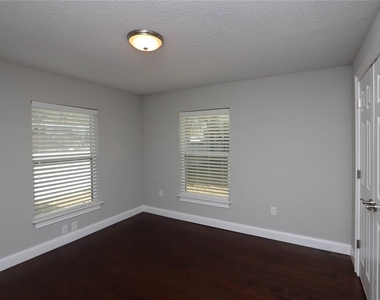 3617 Bay Heights Way - Photo Thumbnail 16
