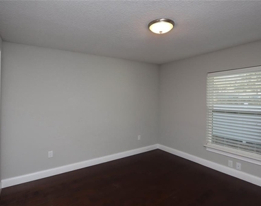 3617 Bay Heights Way - Photo Thumbnail 15