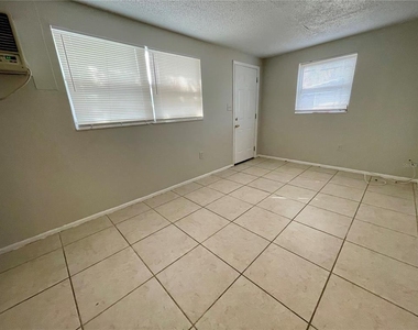 9803 N 11th Street - Photo Thumbnail 2