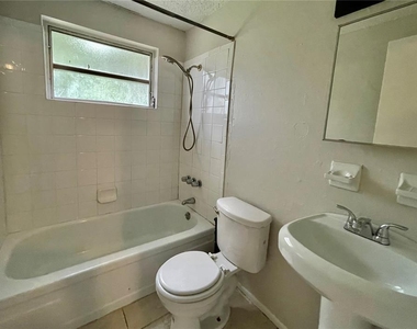9803 N 11th Street - Photo Thumbnail 5