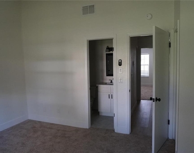 2404 Brigadoon Drive - Photo Thumbnail 14
