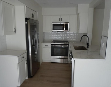 2404 Brigadoon Drive - Photo Thumbnail 5