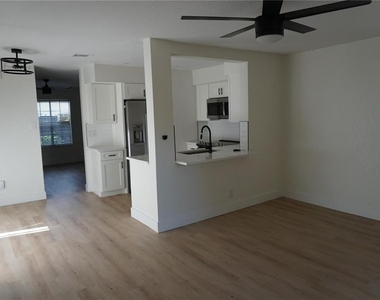 2404 Brigadoon Drive - Photo Thumbnail 4