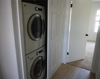 2404 Brigadoon Drive - Photo Thumbnail 18