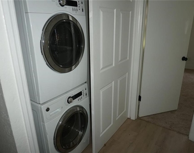 2404 Brigadoon Drive - Photo Thumbnail 12