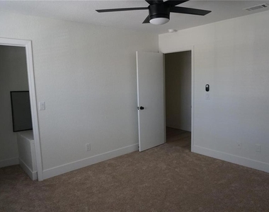 2404 Brigadoon Drive - Photo Thumbnail 16