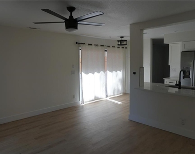 2404 Brigadoon Drive - Photo Thumbnail 7