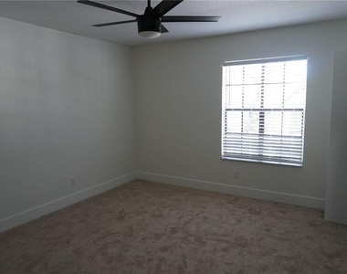 2404 Brigadoon Drive - Photo Thumbnail 15