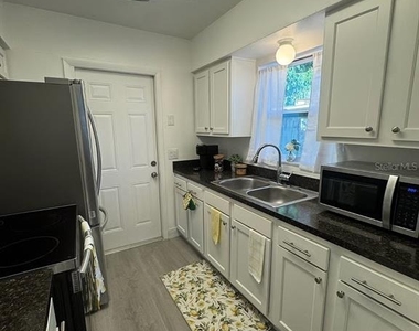 233 38th Avenue Se - Photo Thumbnail 3