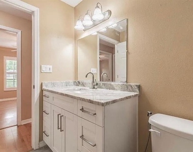 4914 N Mendenhall Drive - Photo Thumbnail 15