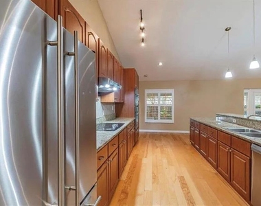 4914 N Mendenhall Drive - Photo Thumbnail 5