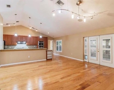 4914 N Mendenhall Drive - Photo Thumbnail 3