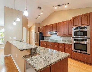 4914 N Mendenhall Drive - Photo Thumbnail 7