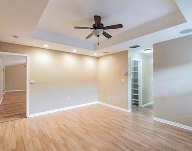 4914 N Mendenhall Drive - Photo Thumbnail 6