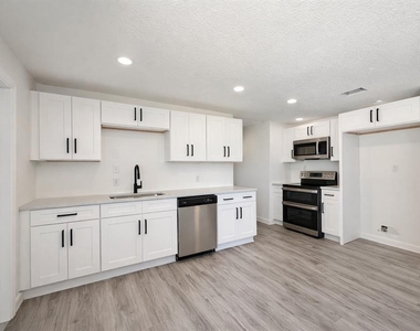 502 Nw Crystal Street - Photo Thumbnail 4
