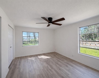 502 Nw Crystal Street - Photo Thumbnail 11