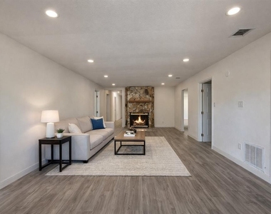 502 Nw Crystal Street - Photo Thumbnail 3