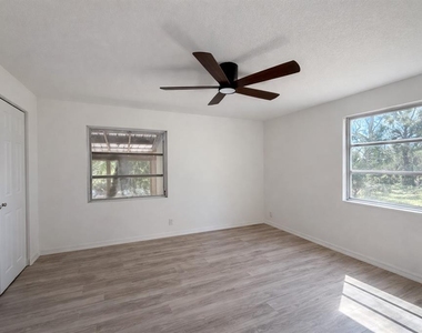 502 Nw Crystal Street - Photo Thumbnail 13
