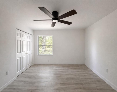 502 Nw Crystal Street - Photo Thumbnail 6