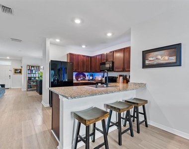 10918 Trailing Vine Drive - Photo Thumbnail 12
